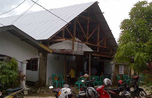 Atap Gereja GKSS Pangkep Dibongkar