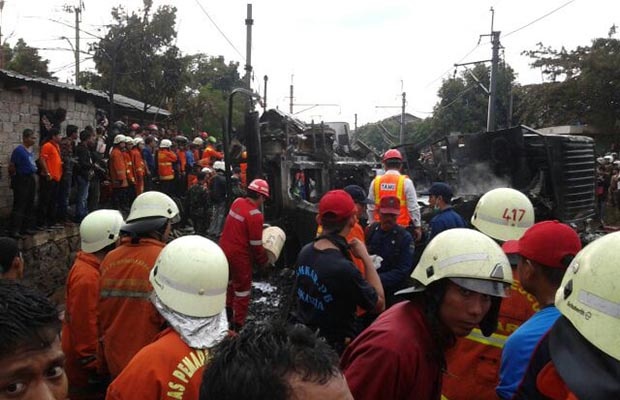 Kondisi Truk dan KRL Commuterline Parah