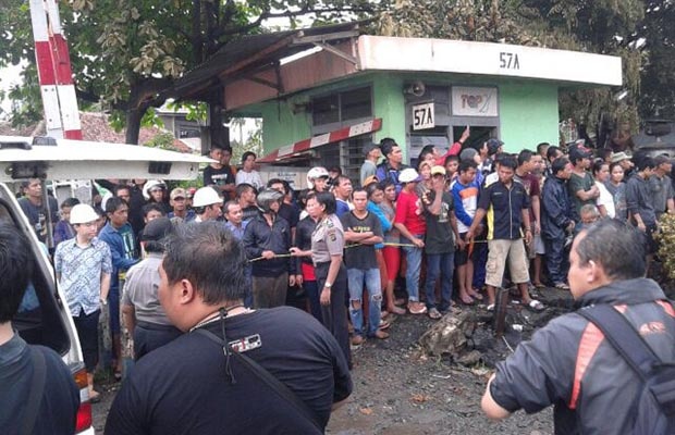 Kondisi Truk dan KRL Commuterline Parah