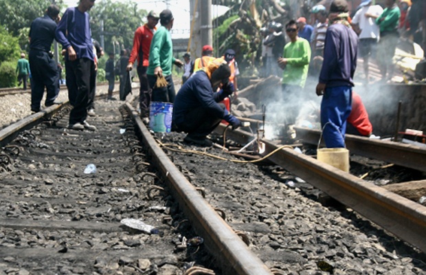 Perbaikan Sistem Perlintasan Kereta Pascatragedi Bintaro