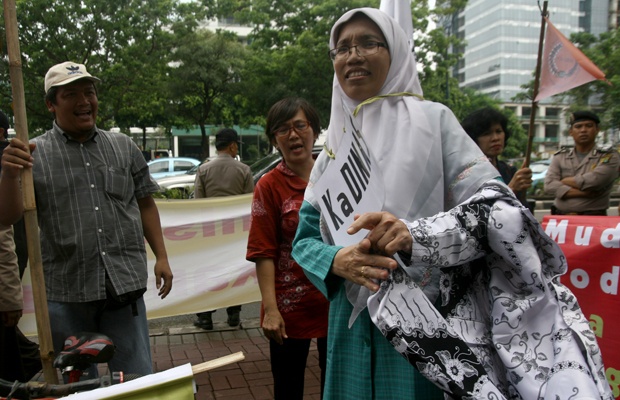 Para Guru Berunjuk Rasa di Kemenhumham Terkait Kebebasan Berserikat 