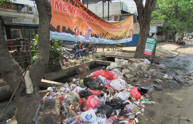 Sampah Jakarta: Pembuang Sampah Liar Kecewakan Warga Plumpang Semper