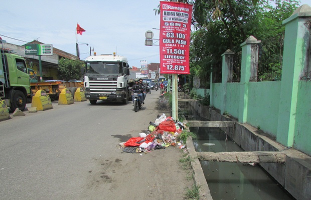 Sampah Jakarta: Pembuang Sampah Liar Kecewakan Warga Plumpang Semper