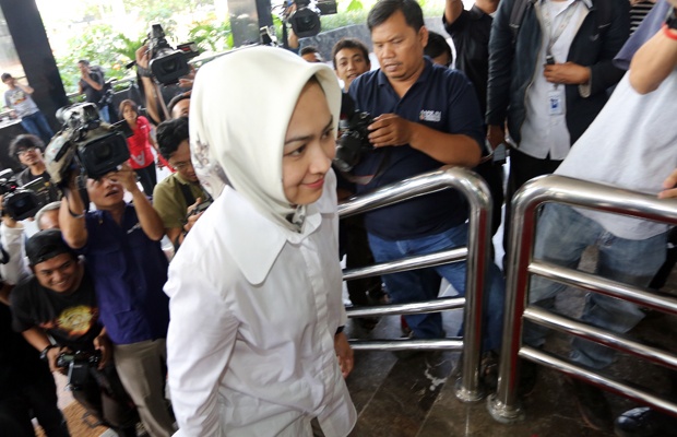 Ratu Rita dan Airin Kembali Datangi KPK Menjenguk Sang Suami