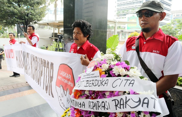 Aksi Demo di KPK Minta Koruptor Dihukum Mati