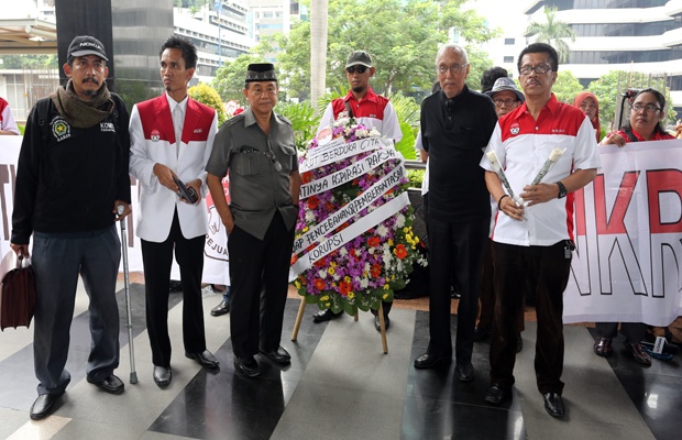 Aksi Demo di KPK Minta Koruptor Dihukum Mati