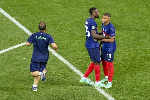 Piala Eropa: “Au Revoir, France”